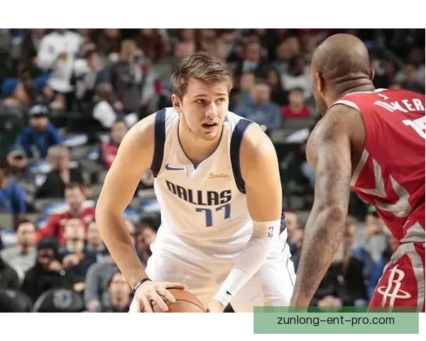 东契奇模仿詹姆斯晒打高尔夫动态 展现休闲时光与运动魅力